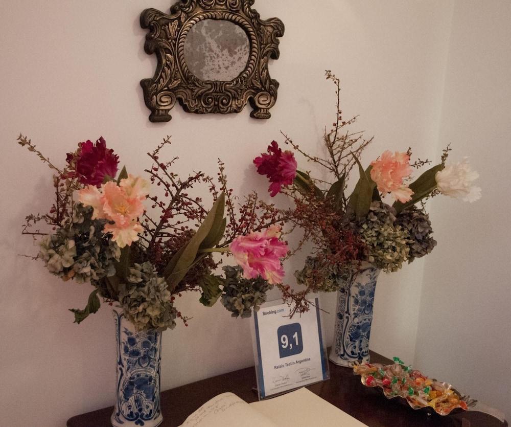 Relais Teatro Argentina Bed & Breakfast Roma Ngoại thất bức ảnh